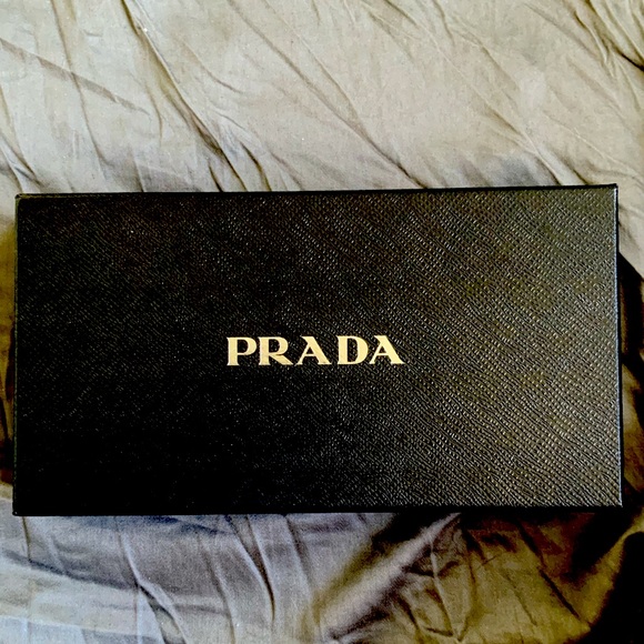 Gorgeous blue PRADA wallet - - Picture 4 of 7